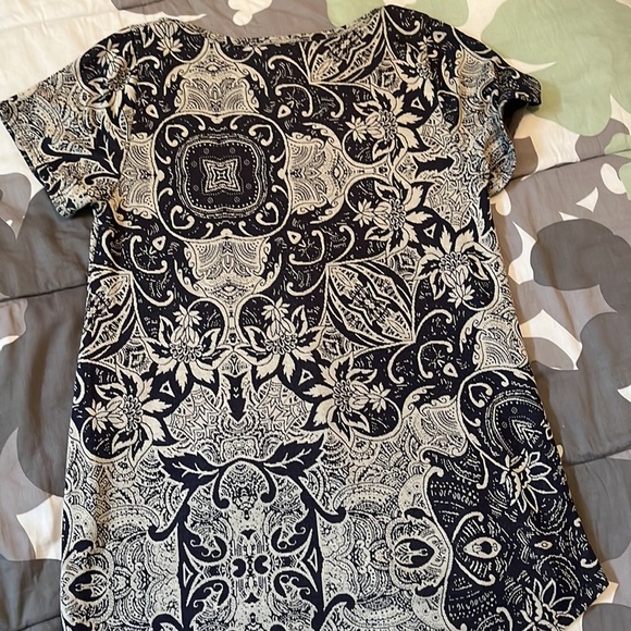 LuLaRoe Classic T - Size Small. Jacquard material - Picture 12 of 12